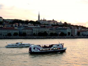 80 minutes Sightseeing on the Danube