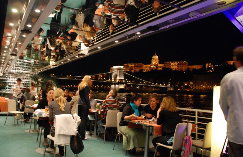 restaurant river cruise budapest