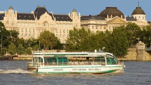 Duna Bella Boat Budapest - Gresham Palace