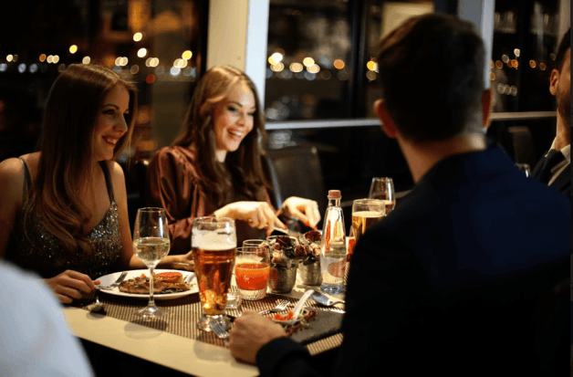 Bar Piano Dinner Cruise Live Music A la Carte Served Boat Budapest