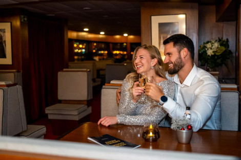 Elegant Retro River Cruise – Comfort Sightseeing in Budapest