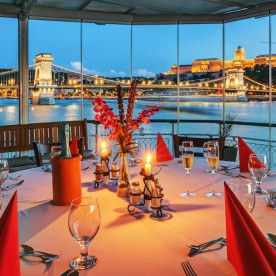 Budapest Private Cruise Rental Stadt Wien Cruise Ship dinner