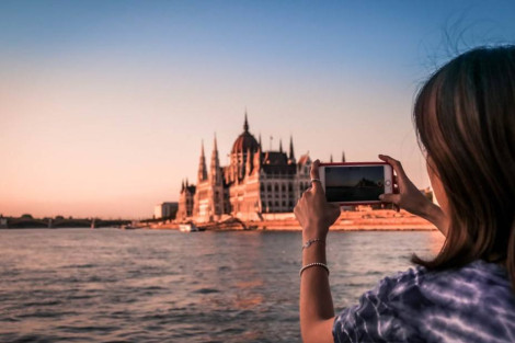 Budapest Downtown Budget Sightseeing Cruise: Pest Side Dock