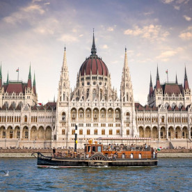 Historical Budapest River Cruise – Paddle Steamer Sightseeing with Welcome Drink