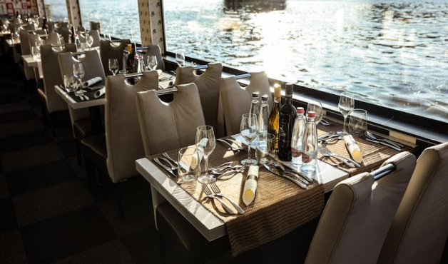 4-Course Classic Menu on Private Boat Rental Budapest