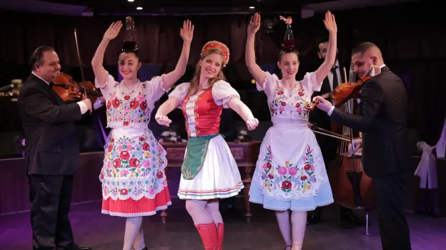 Drinks & Folk Show on Budapest River Cruise