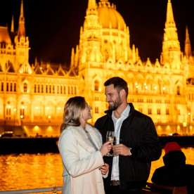 Budapest NYE Unlimited Prosecco cruise Dec 31 historical boats Sparkling Wine