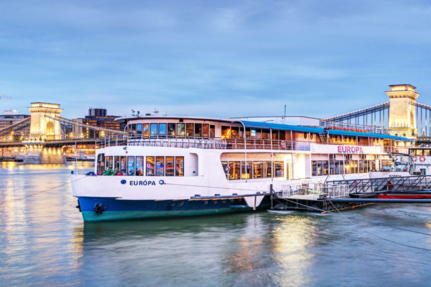 3-Course Served Traditional Menu – Private Cruise Rental Budapest