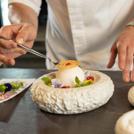 3-Course Seated Lunch or Dinner – Classic Elegant Plated Service | Private Boat Rental