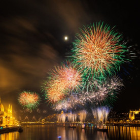 Budapest Fireworks Cruise with Drink Bar