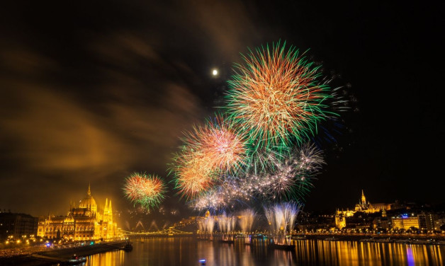 Budapest Fireworks Cruise with Drink Bar
