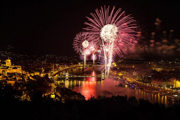 Fireworks Sightseeing Cruise with Drinks