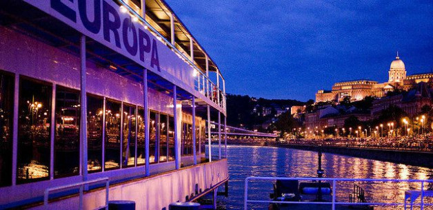 Budapest Christmas Eve Buffet Dinner Cruise on Europa Ship