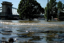 Budapest Danube Chain Bridge Flood BetaRobot